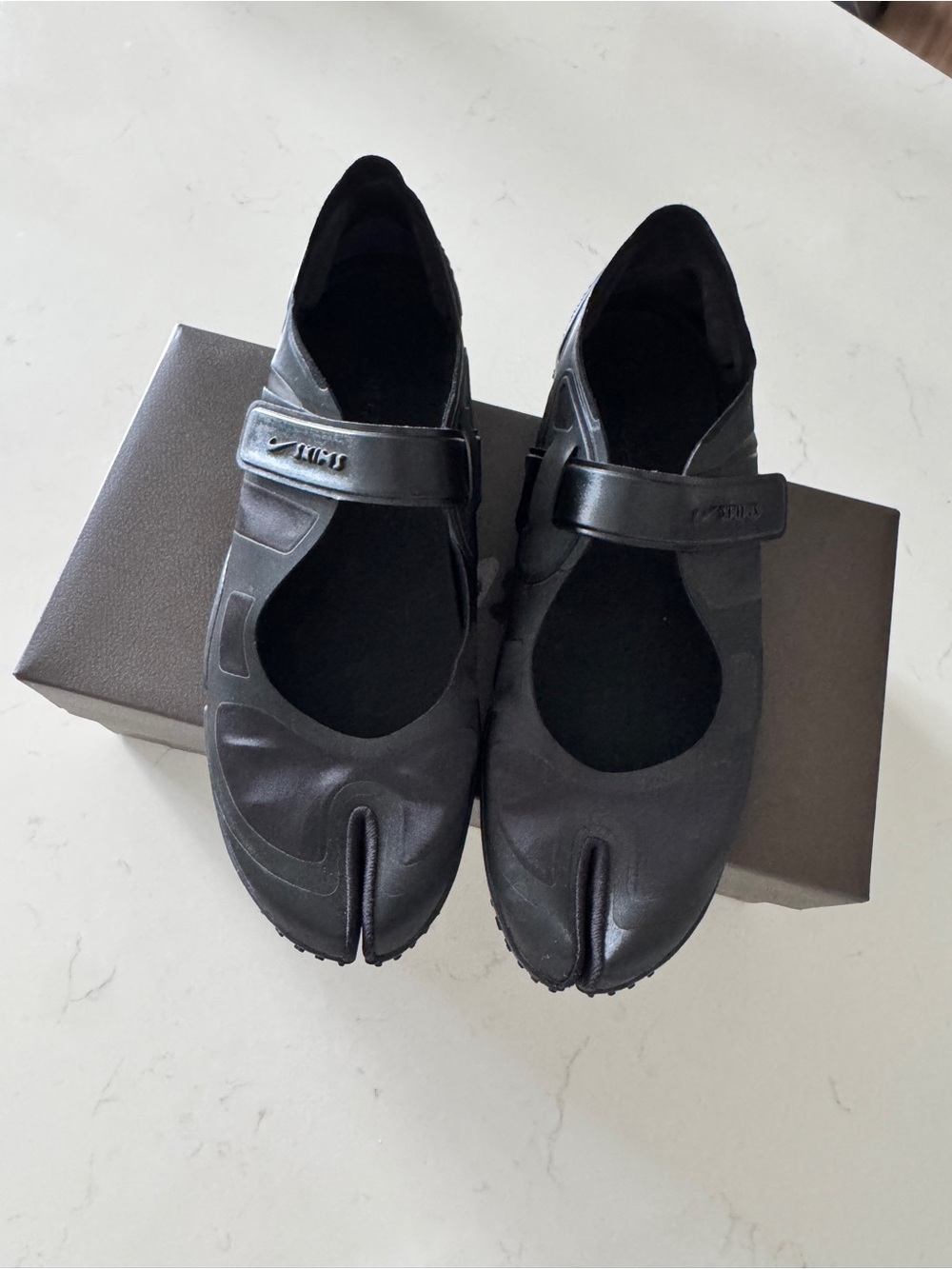 NikeSKIMS Rift Satin Black Split Toe Shoes Women’s Size 7
